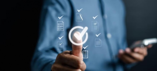 成都企业官网定制：融合深色模式与渐变美学，以响应式设计解锁全场景沉浸式体验